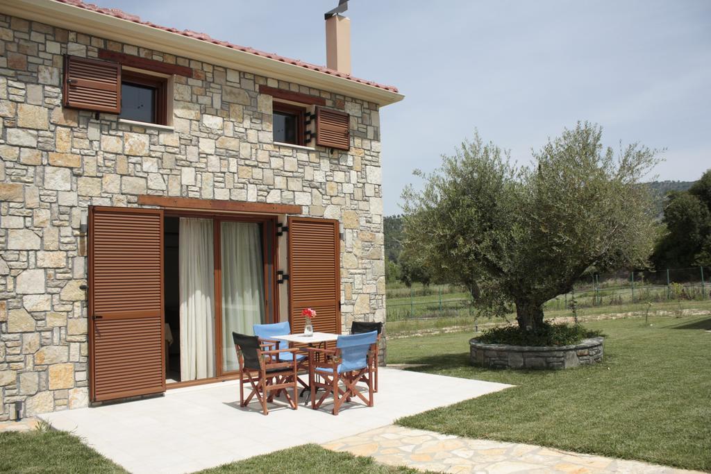Evinos Garden Apartamento Tríkorfon Exterior foto