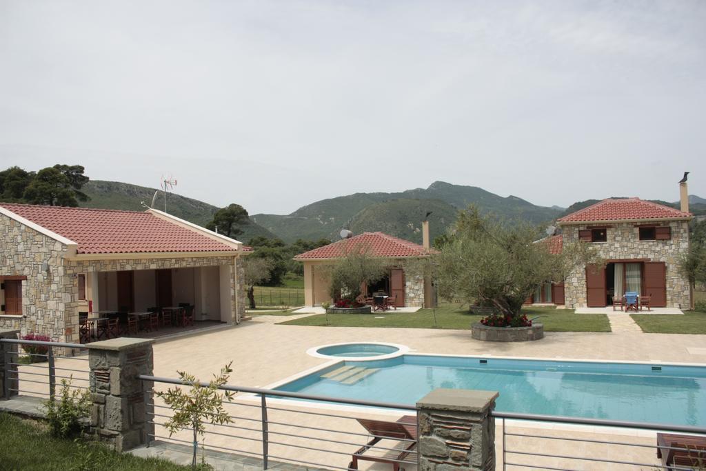 Evinos Garden Apartamento Tríkorfon Exterior foto