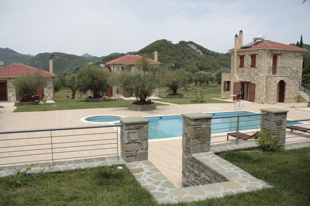 Evinos Garden Apartamento Tríkorfon Exterior foto