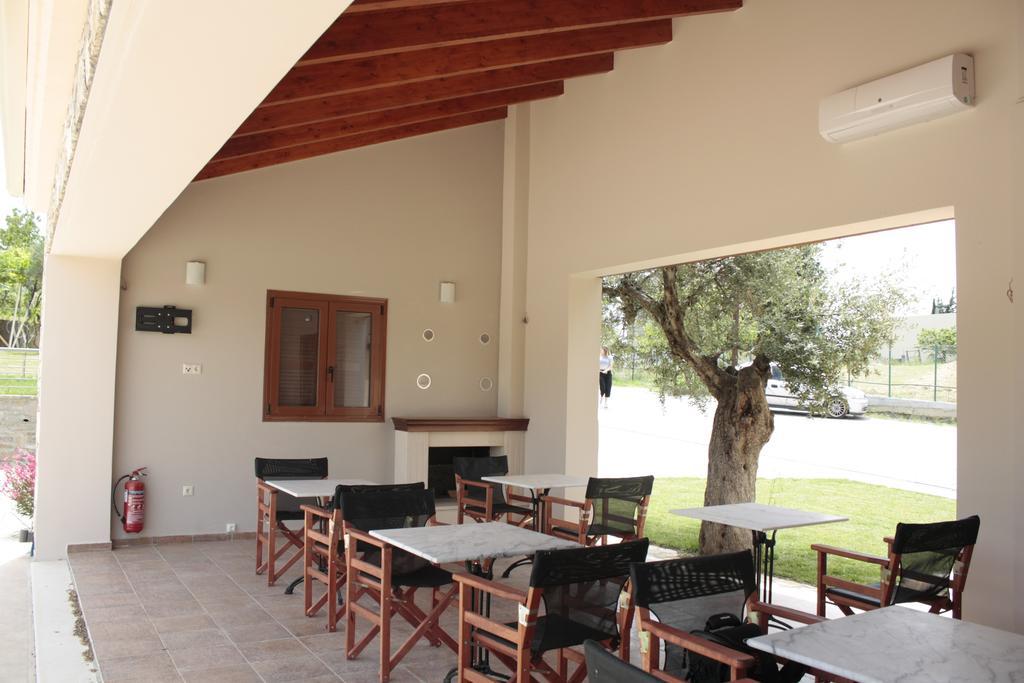 Evinos Garden Apartamento Tríkorfon Exterior foto