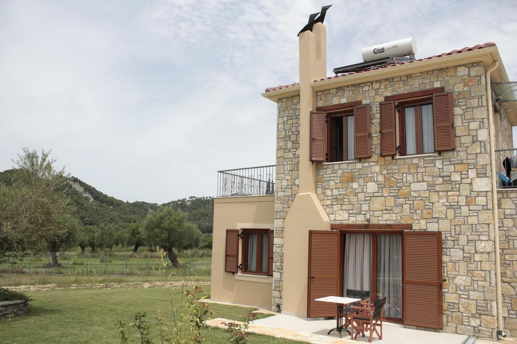 Evinos Garden Apartamento Tríkorfon Exterior foto